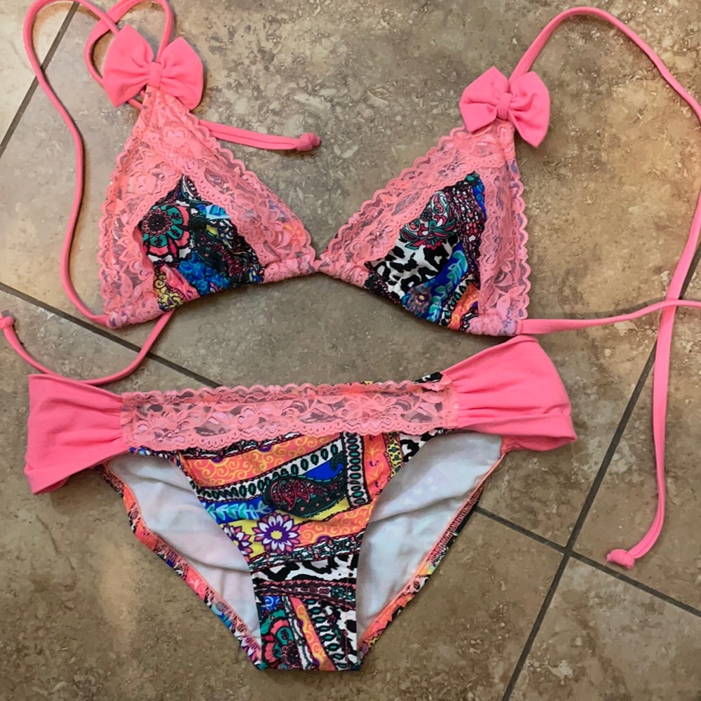 Medium Cute Bikini ! - image 1